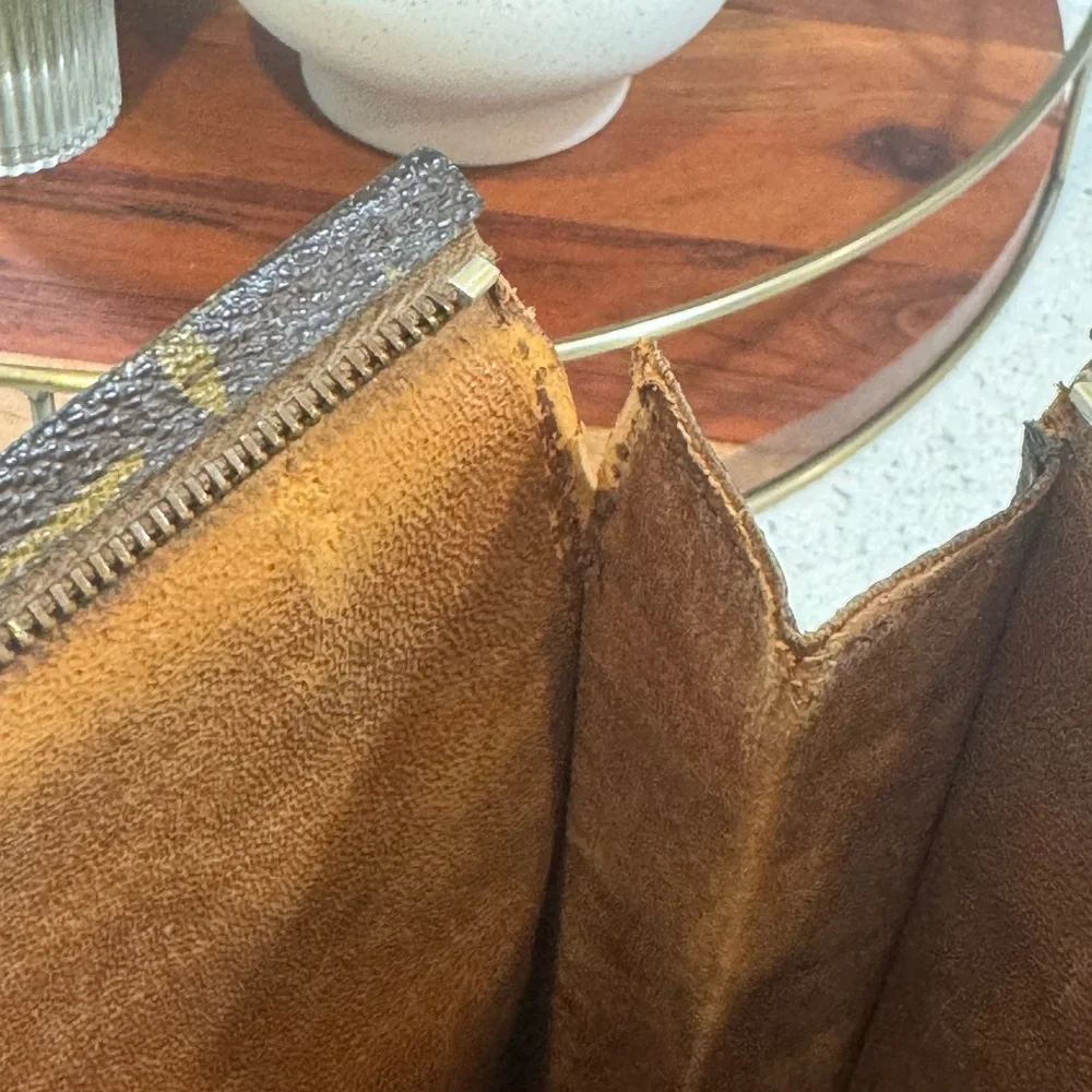 SOLD 🛑 Louis Vuitton LV Authentic Vintage Clutch/Pouch - Picture 7 of 10